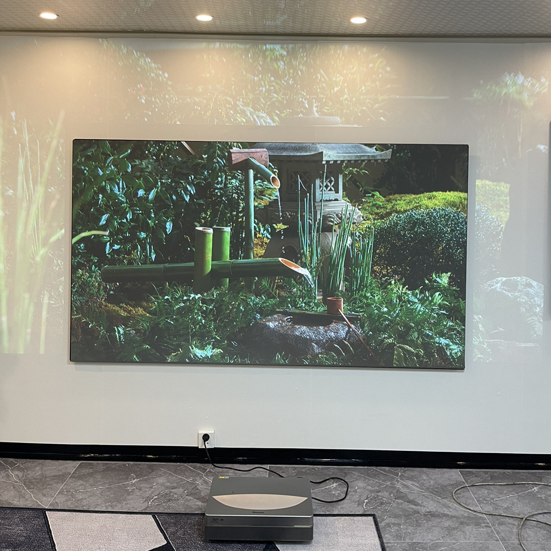 Màn chiếu máy chiếu UST ALR 16 - đánh giá và giá Alr Ambient Light Rejecting Projector Screen